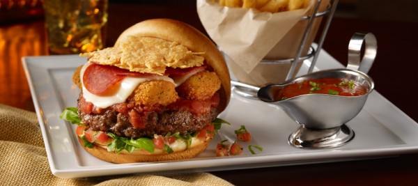 Fridays Oktogon: Amikor a hamburgerednek súlya van
