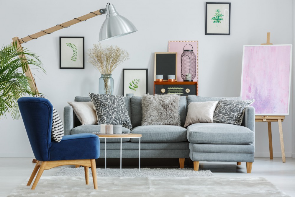 nappali lakberendezés belsőépítészet kanapé lámpa